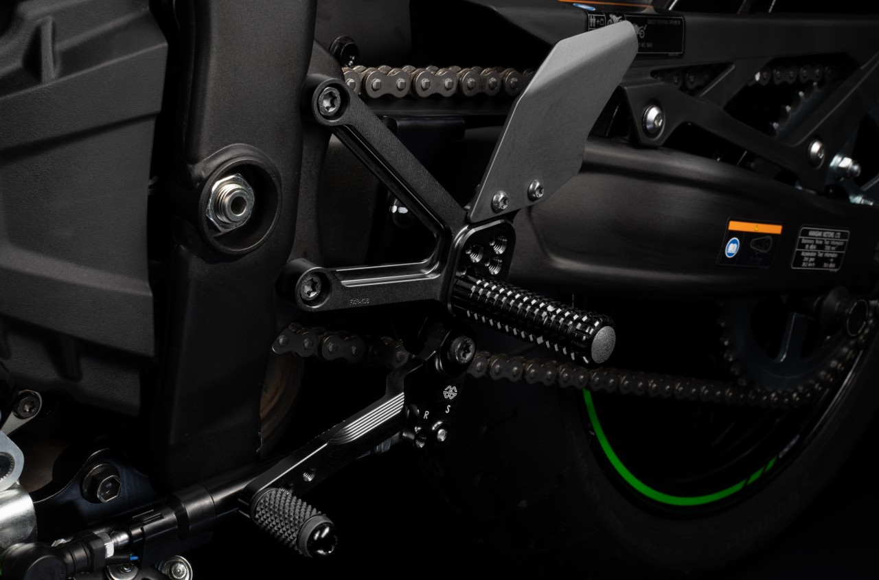 GILLES FXR2 footrestenanlage black for Kawasaki ZX-4R 2023-
