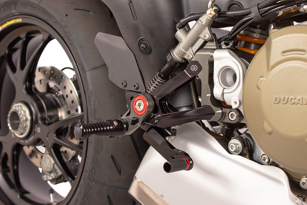 GILLES MUE2 footrestenanlage MUE2-D02-B for Ducati Streetfighter 1103 V4S 2020