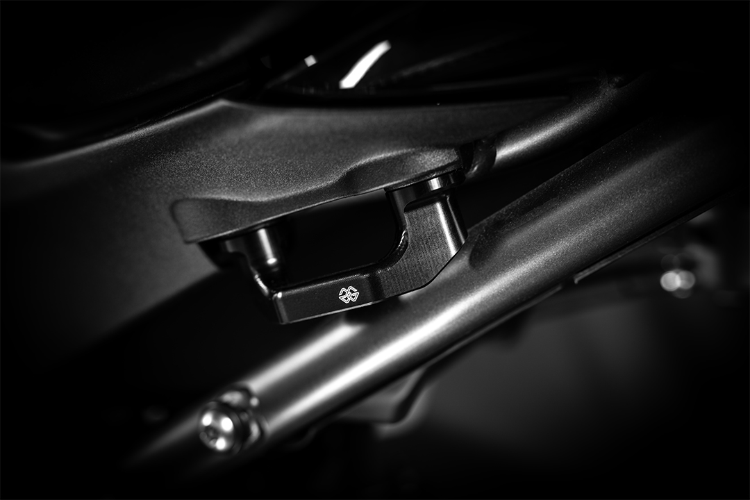Gilles Pillion Peg Carrier Cover, black, for Yamaha, RM39