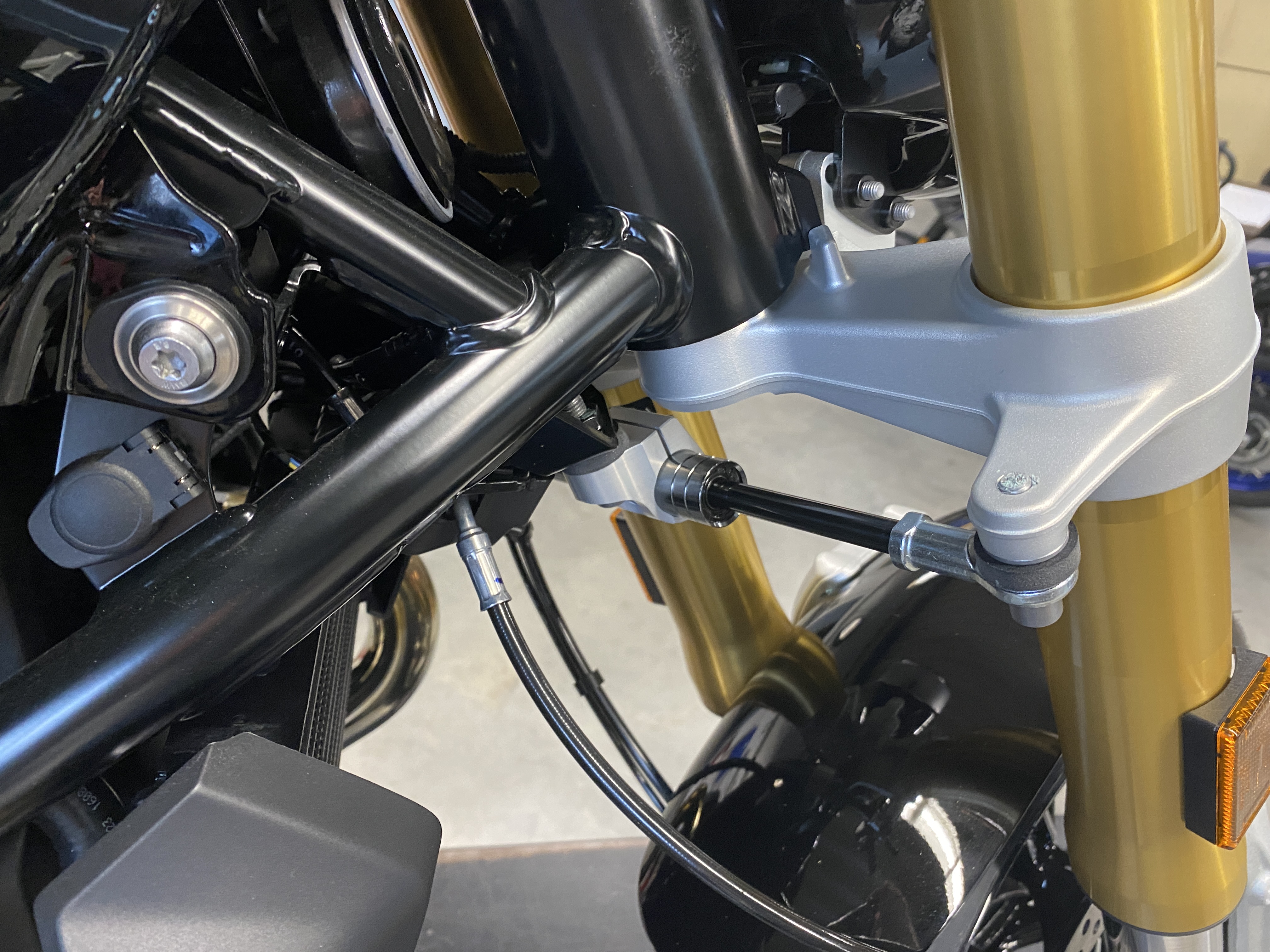 LSL Steering Damper Kit with Type Approval for BMW R12 nineT, 2024-, titanium