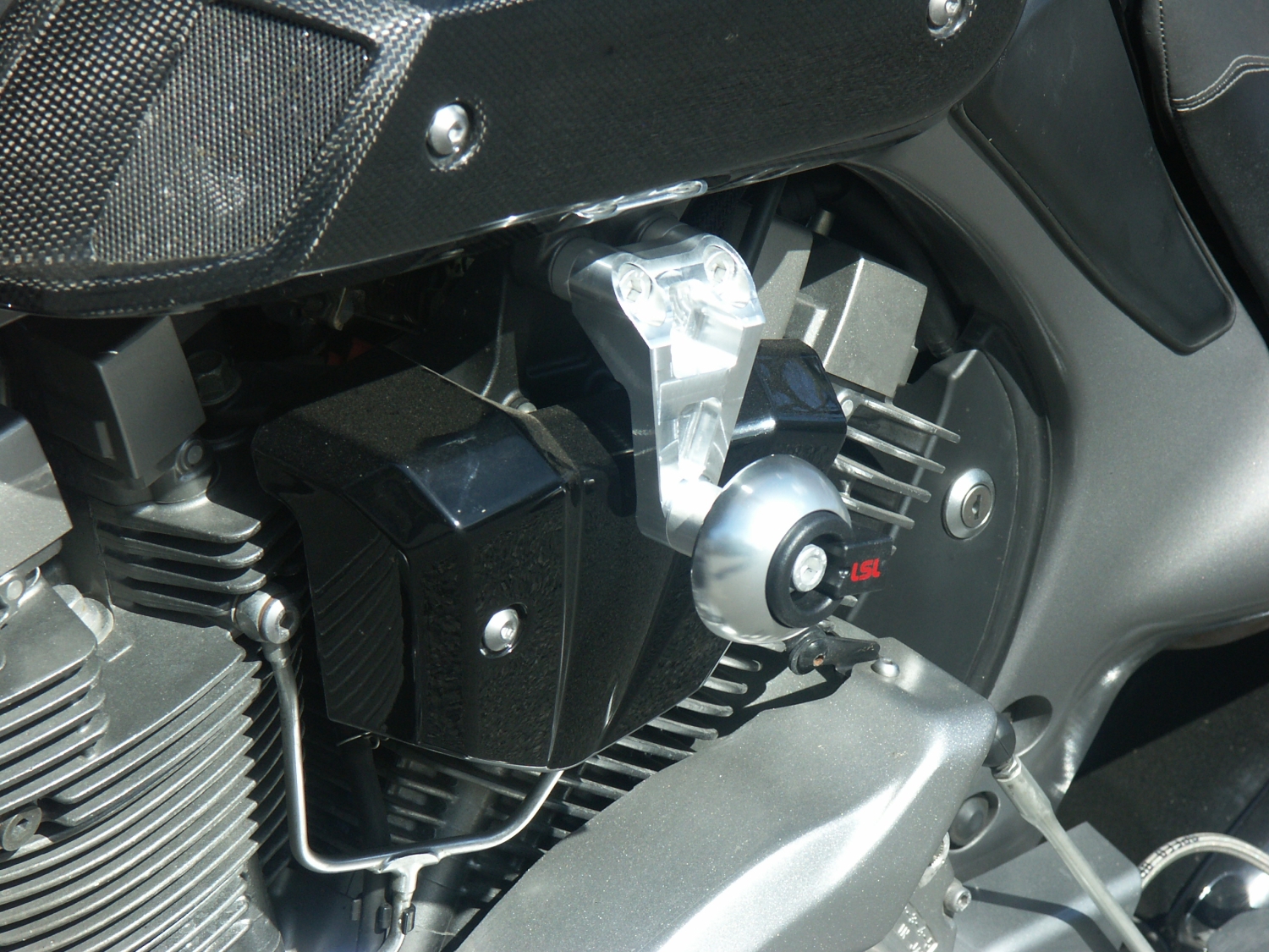 LSL Crash Pad Mounting Kit for Yamaha MT01, 2005-