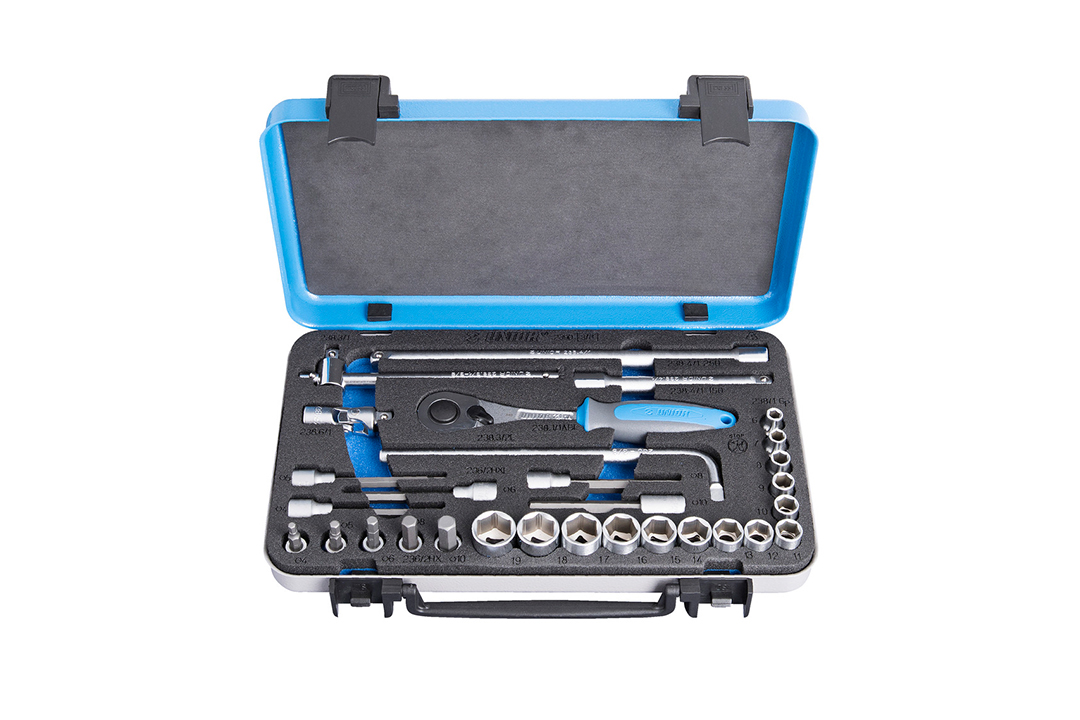 UNIOR 3/8 Inch Socket Set in Metal Case