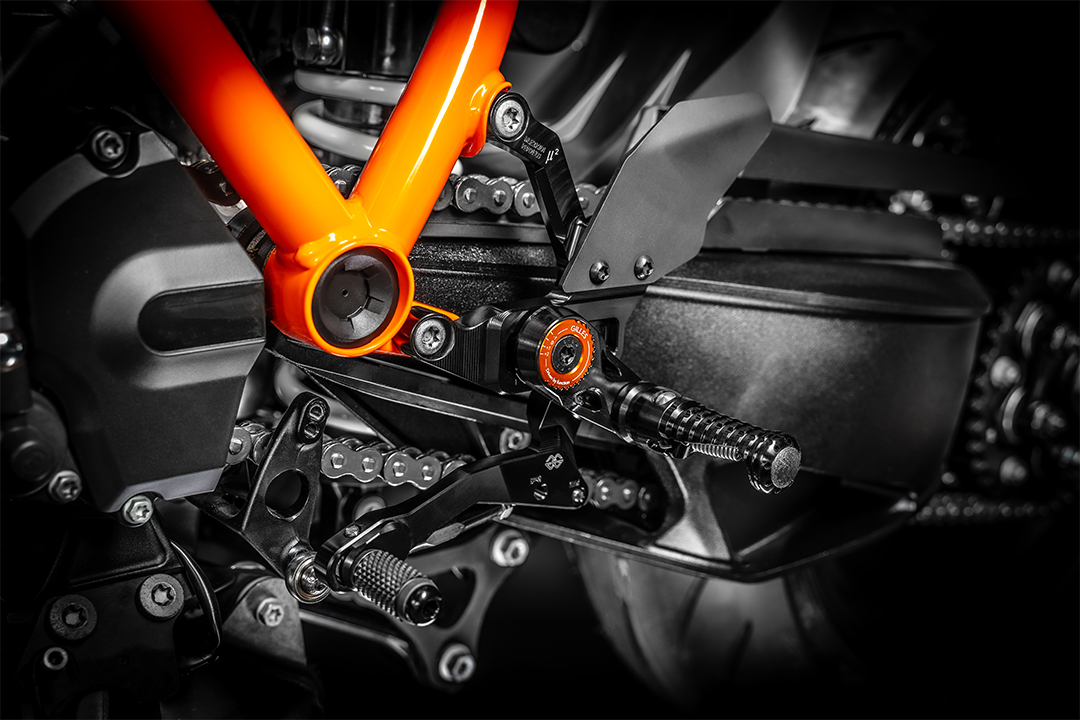 GILLES MUE2 footrest system for KTM 1290 Super Duke R from 2020 onwards, 1390 Super Duke R from 2023 onwards
