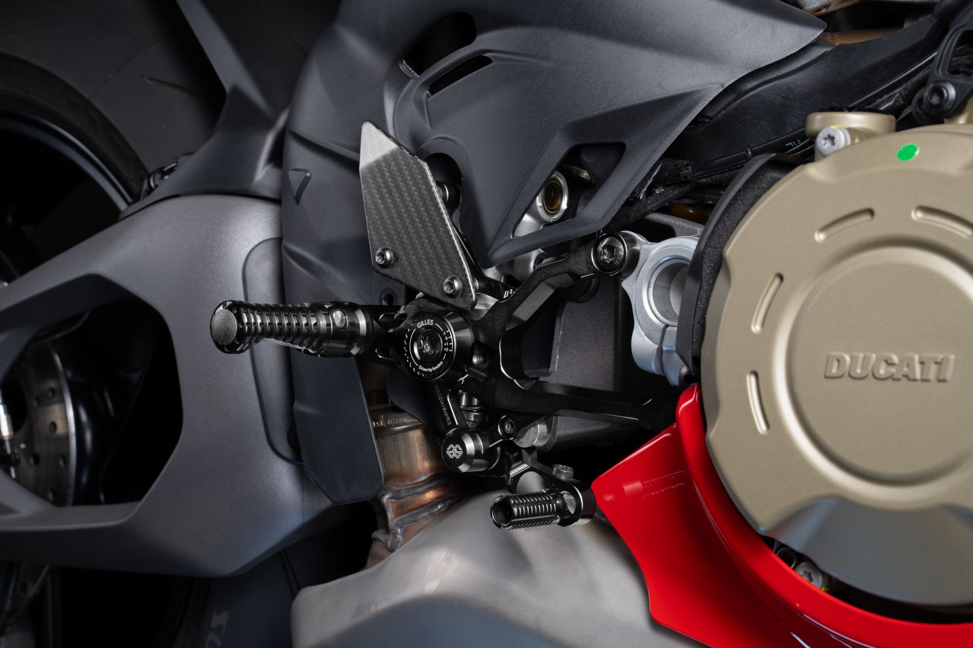 GILLES MUE2 footrestenanlage for Ducati Panigale V4 / S / SP2, 2024-
