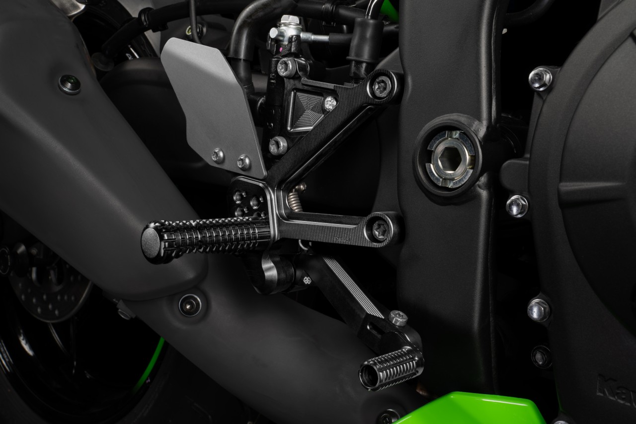 GILLES FXR2 footrestenanlage black for Kawasaki ZX-4R 2023-