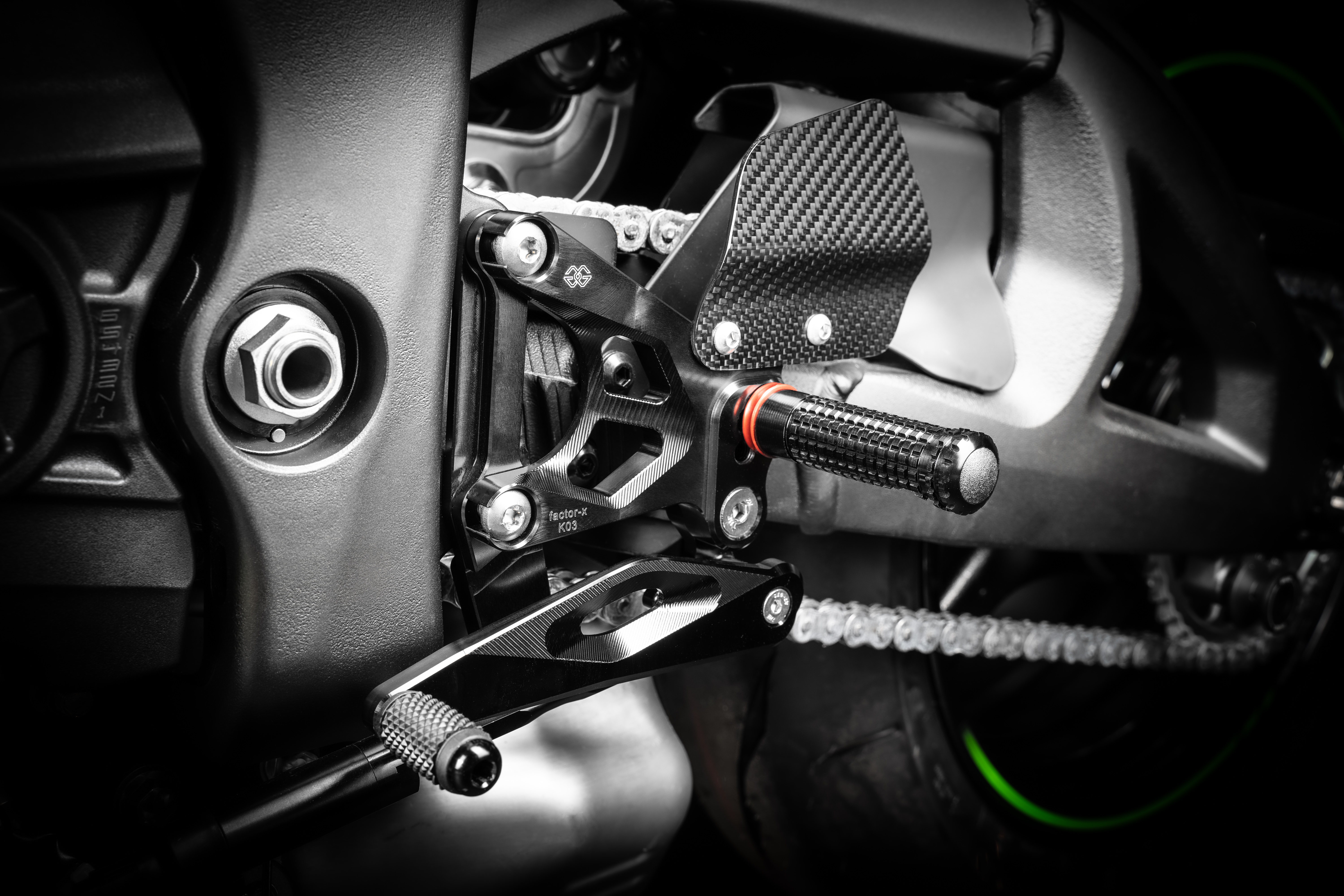 GILLES FXR footrestrearset system Kawasaki ZX10R black
