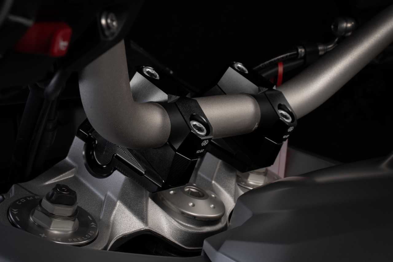 GILLES 1D.GT handlebar risers, black