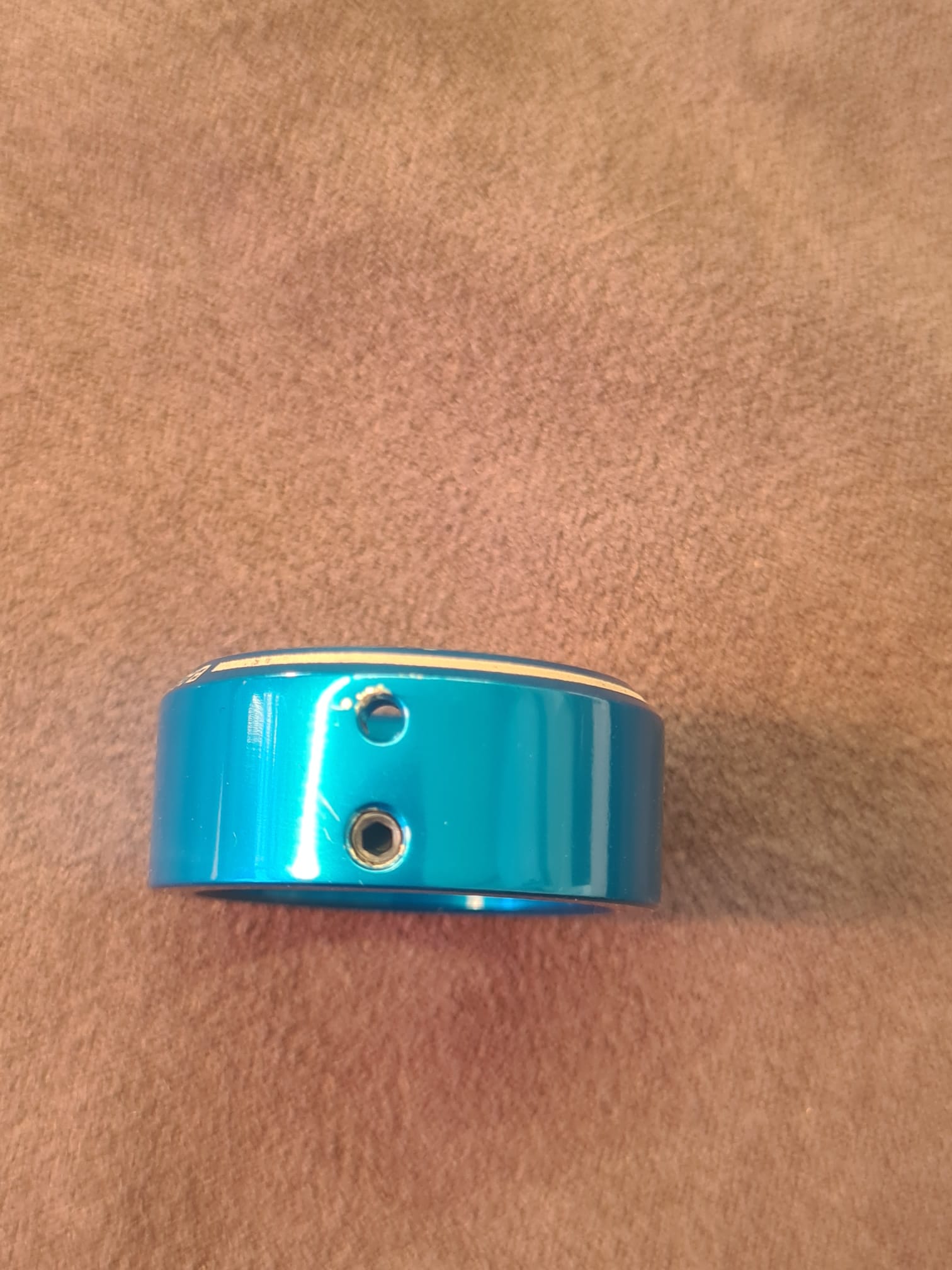 Blue anodised insert for oil filler cap Ø 28 mm, suitable for BC-HN102, BC-YN102 and BC-SN102