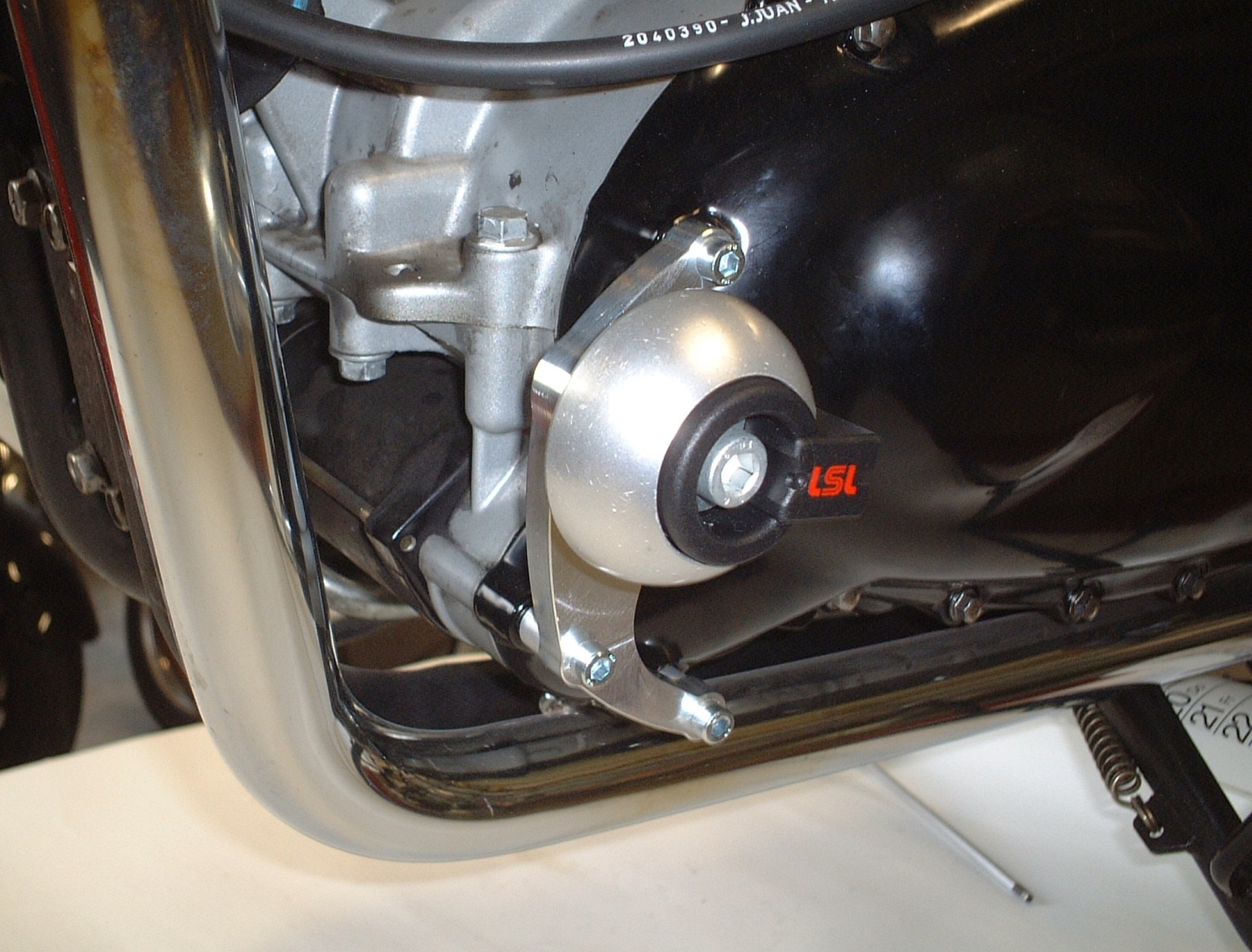 LSL Crash Pad Mounting Kit for Triumph Thruxton/Bonneville, black