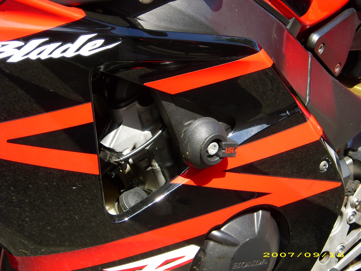 LSL Crash Pad Mounting Kit for Honda CBR900RR, 2000-2003
