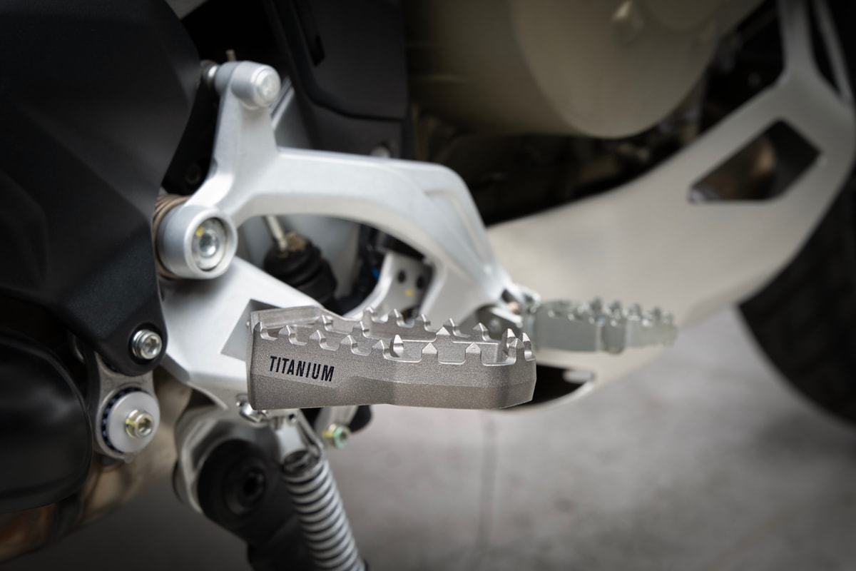 Akrapovic Adventure footresten Titanium for Ducati Multistrada V2, S, V4, S, RS, Rally