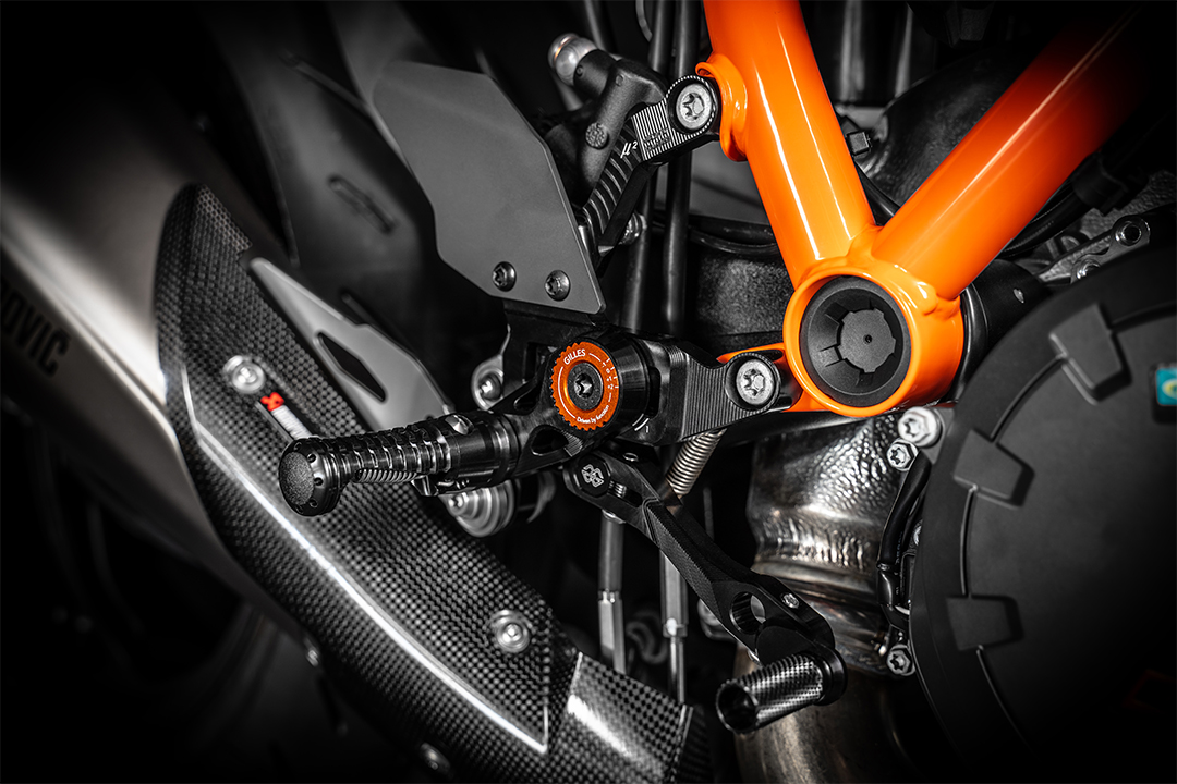 GILLES MUE2 footrest system for KTM 1290 Super Duke R from 2020 onwards, 1390 Super Duke R from 2023 onwards