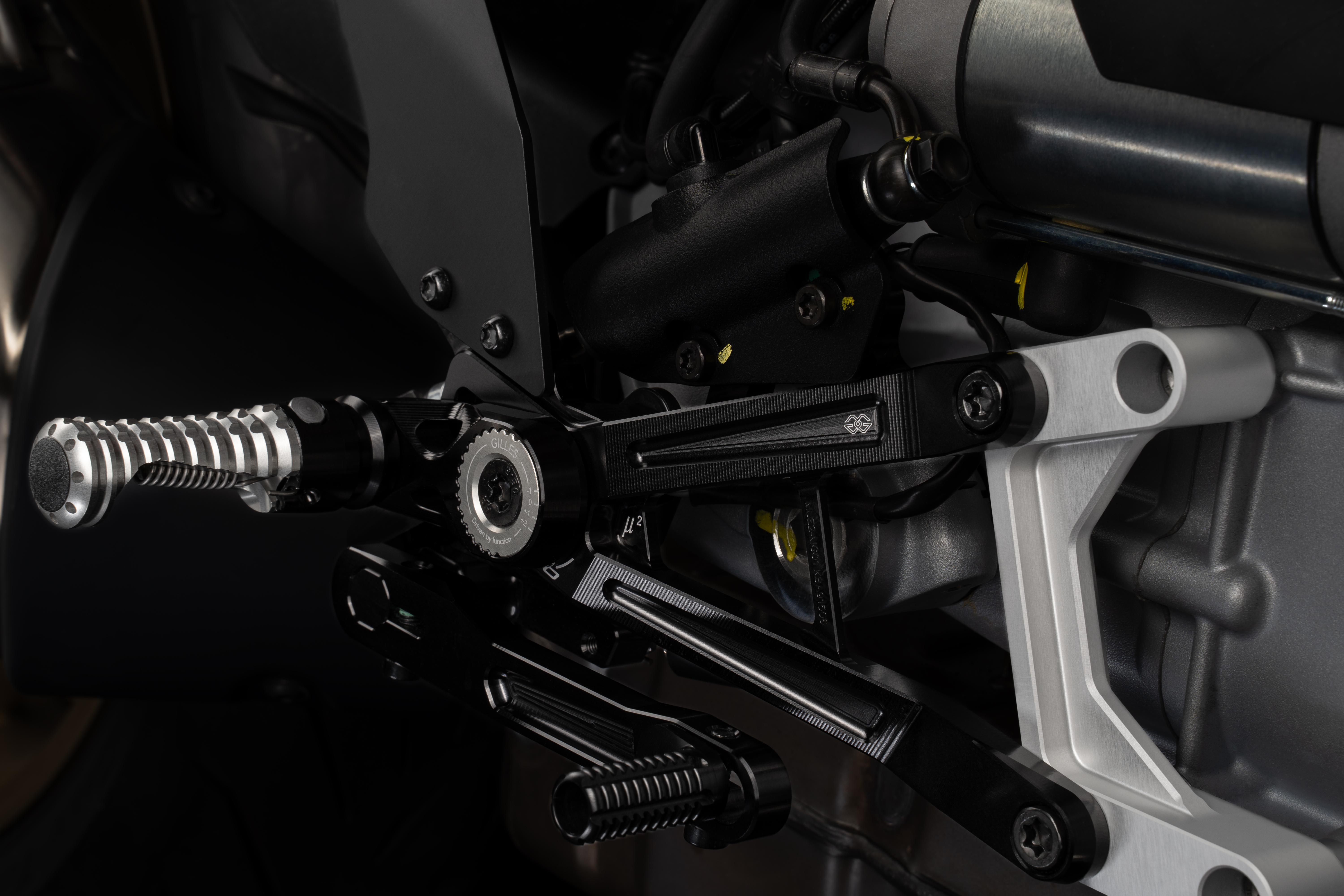 GILLES MUE2 footrestenanlage Moto Guzzi V100 Stelvio 2023-