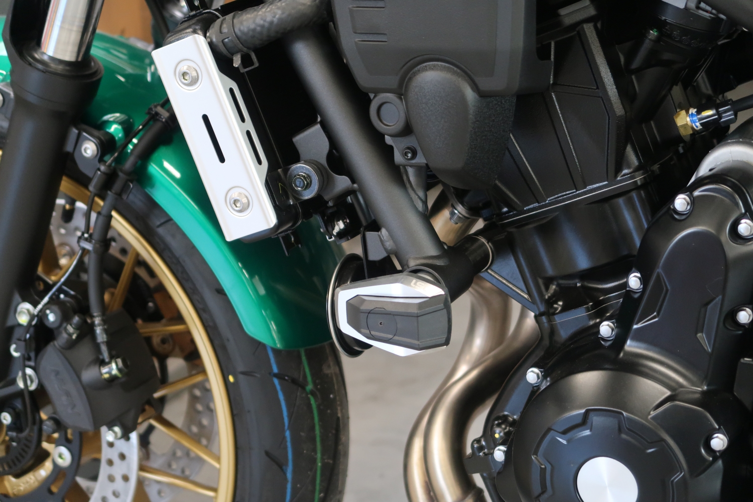 LSL Crash Pad Mounting Kit for Kawasaki Z650, 2017-, black