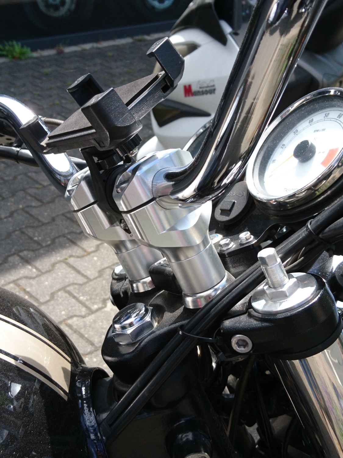 LSL Handlebar Riser Kit Bonneville & Thruxton 08-, 1 Inch, Black