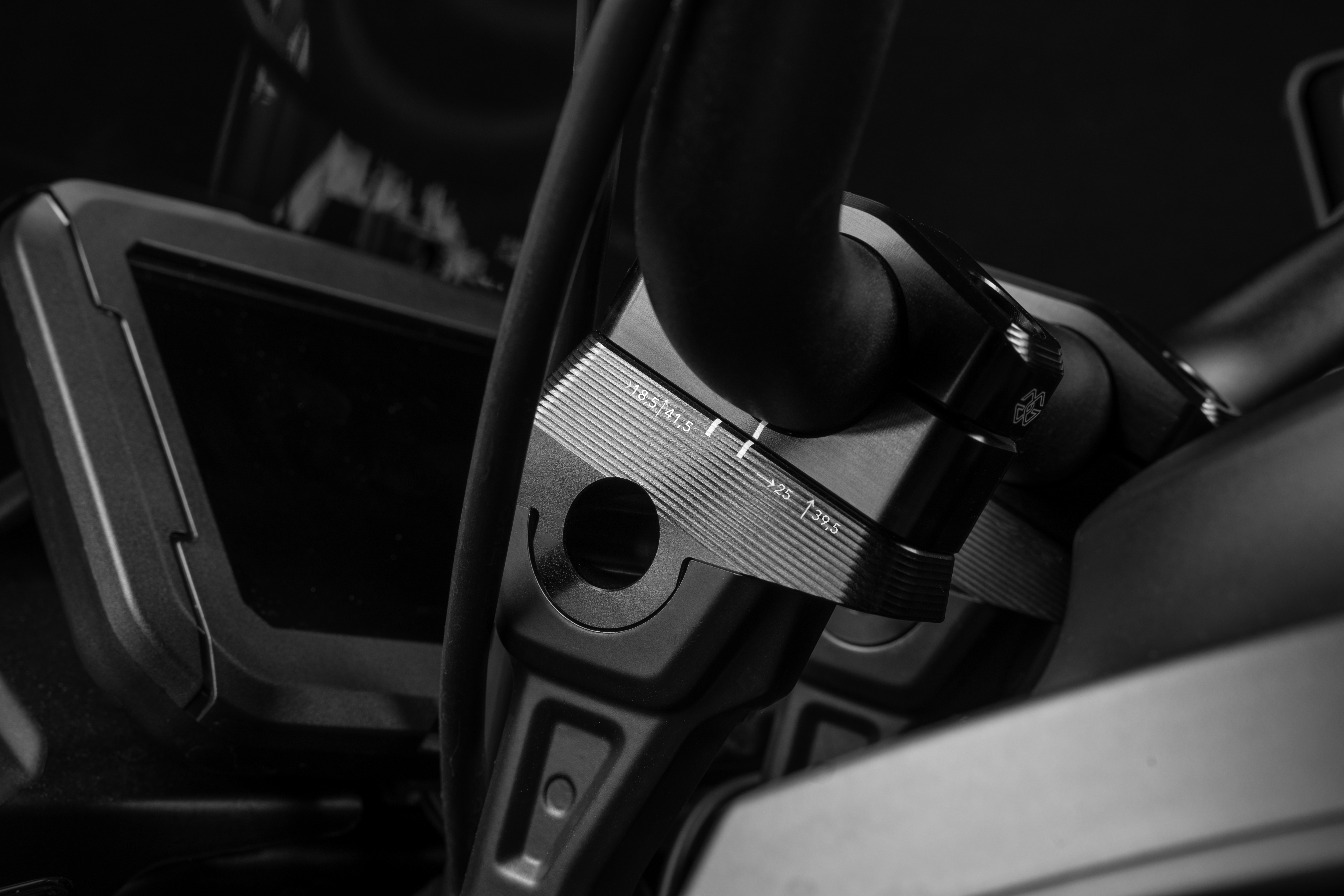 GILLES 1D.GT handlebar risers, black