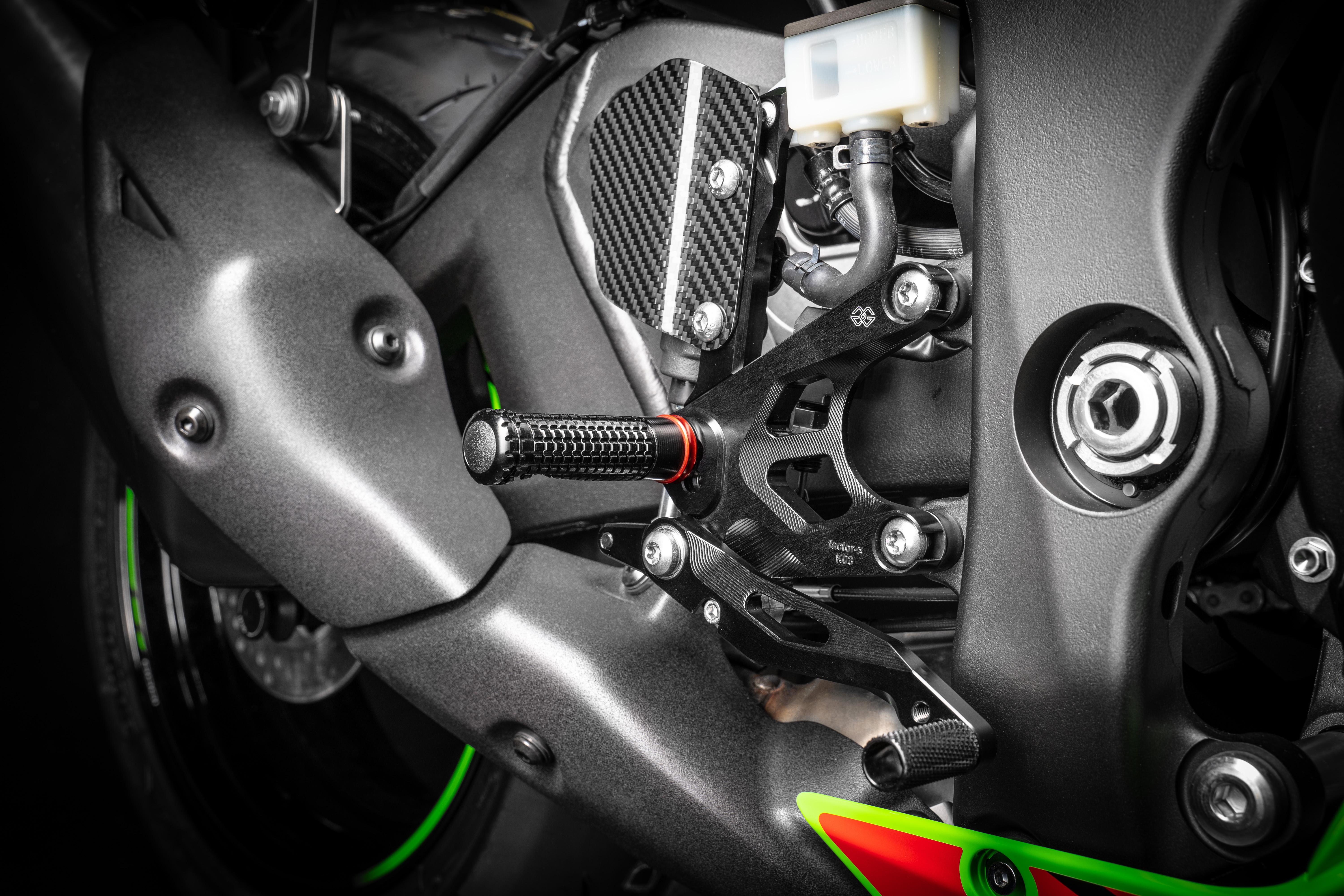 GILLES FXR footrestrearset system Kawasaki ZX10R black