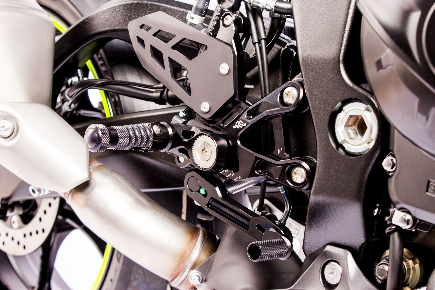 GILLES MUE2 footrestenanlage for Suzuki GSXR1000(R) DM black