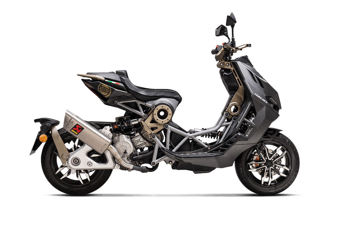 Akrapovic Slip-On Line (Titanium) exhaust system for Italjet Dragster 125 / 200 from model year 2021-