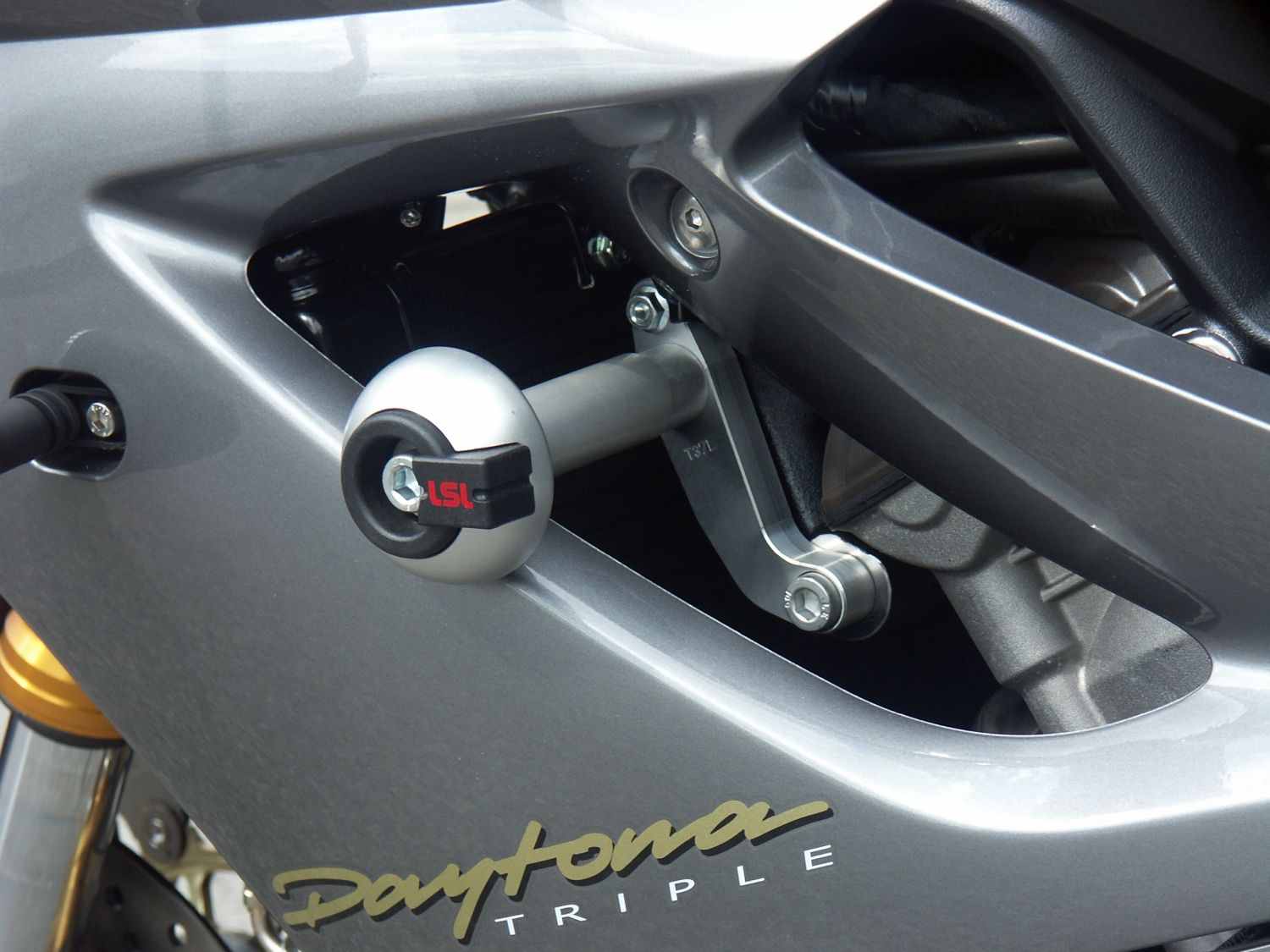 LSL Crash Pad Mounting Kit for Triumph Daytona 675, 2006-2012