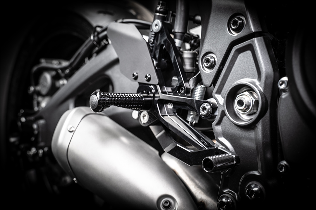 GILLES FXR rearsets for Yamaha YZF-R7 RM39 black