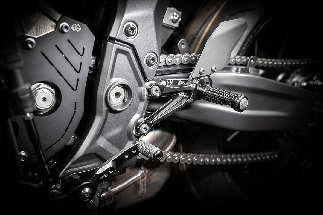 GILLES FXR rearsets for Yamaha YZF-R7 RM39 black